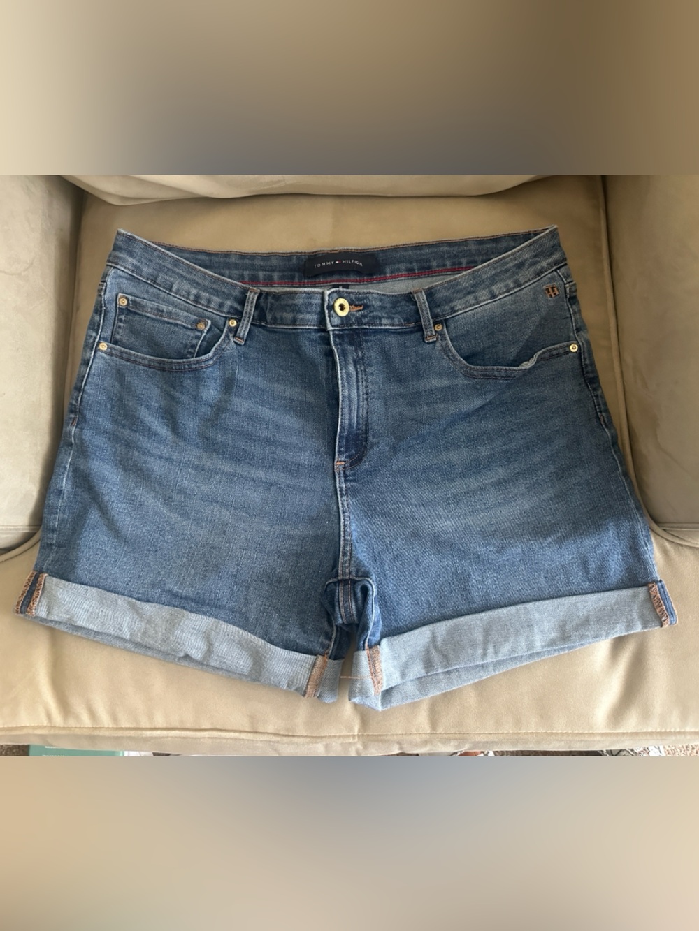 Tommy Hilfiger Light Wash Denim Cuffed Women's Shorts